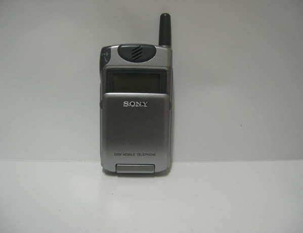 二千沙龙社区-经典索尼飞梭转轴手机Z18(行货