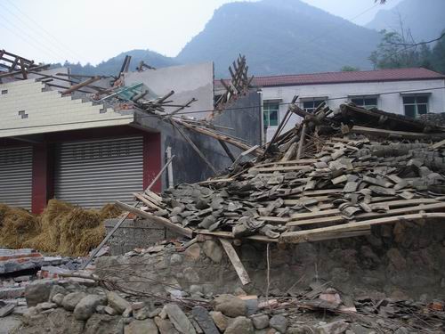 二千沙龙社区-C2000网友在四川的连线(部份灾