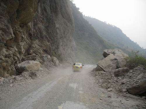 二千沙龙社区-C2000网友在四川的连线(部份灾