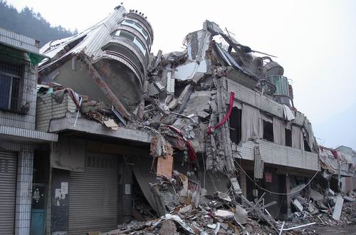 二千沙龙社区-C2000网友在四川的连线(部份灾