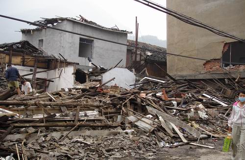 二千沙龙社区-C2000网友在四川的连线(部份灾