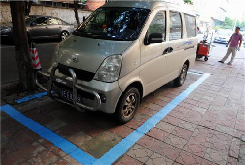 二千沙龙社区-禅城将逐步把区内路边停车位统