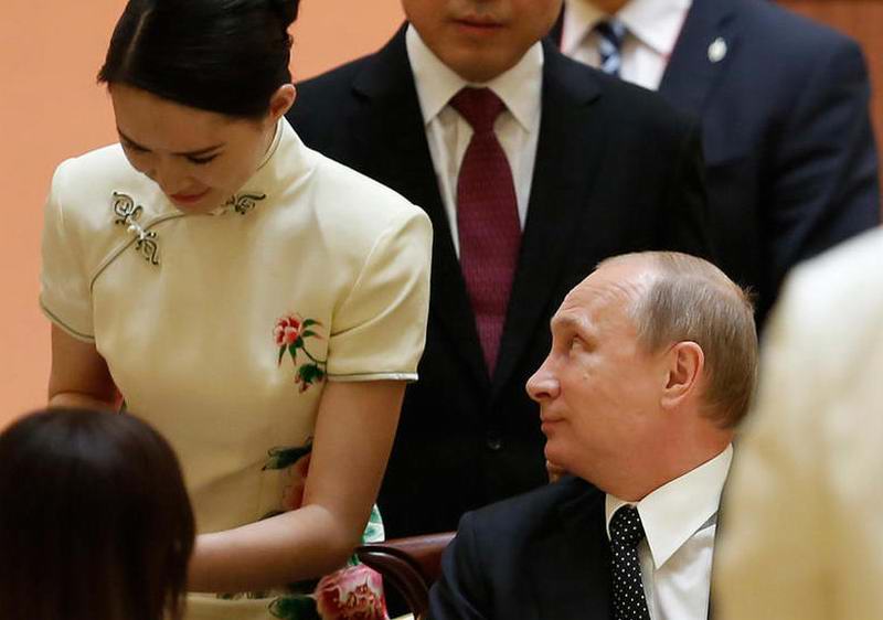 二千沙龙社区-普京与酒楼茶<em>妹眉</em>来眼去