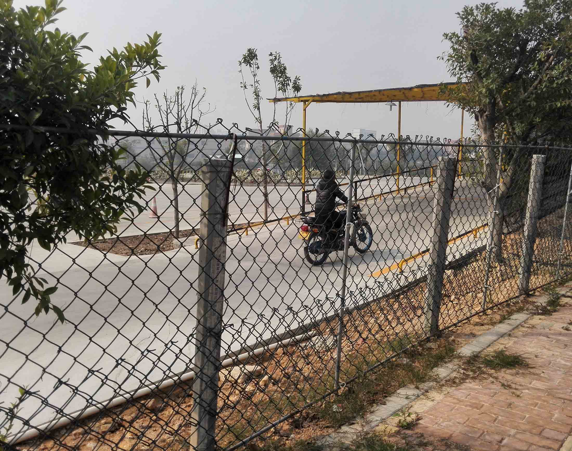 二千沙龙社区-九江妹可以考摩托车证多幸福